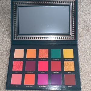 Ace Beaute Nostalgia Eyeshadow Palette